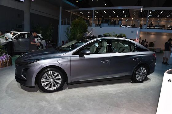 น้ํามันเบนซินหรือเชื้อเพลิงไฟฟ้า 2024 Hongqi Eqm5 รถสีดํา