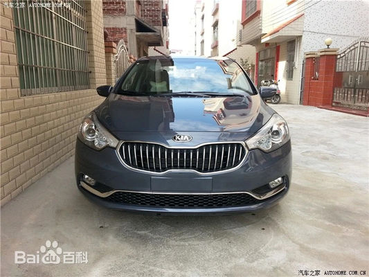K3 Kia Subcompact Car 4 Door Sedan พร้อมจอสัมผัสความละเอียดสูง