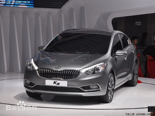 K3 Kia Subcompact Car 4 Door Sedan พร้อมจอสัมผัสความละเอียดสูง