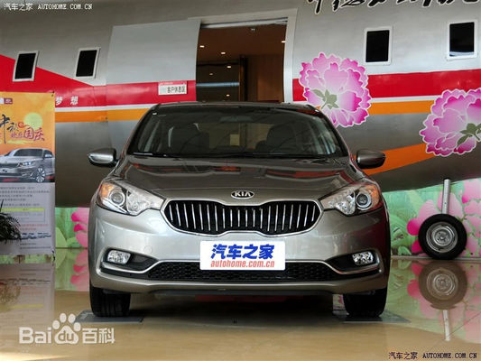 K3 Kia Subcompact Car 4 Door Sedan พร้อมจอสัมผัสความละเอียดสูง